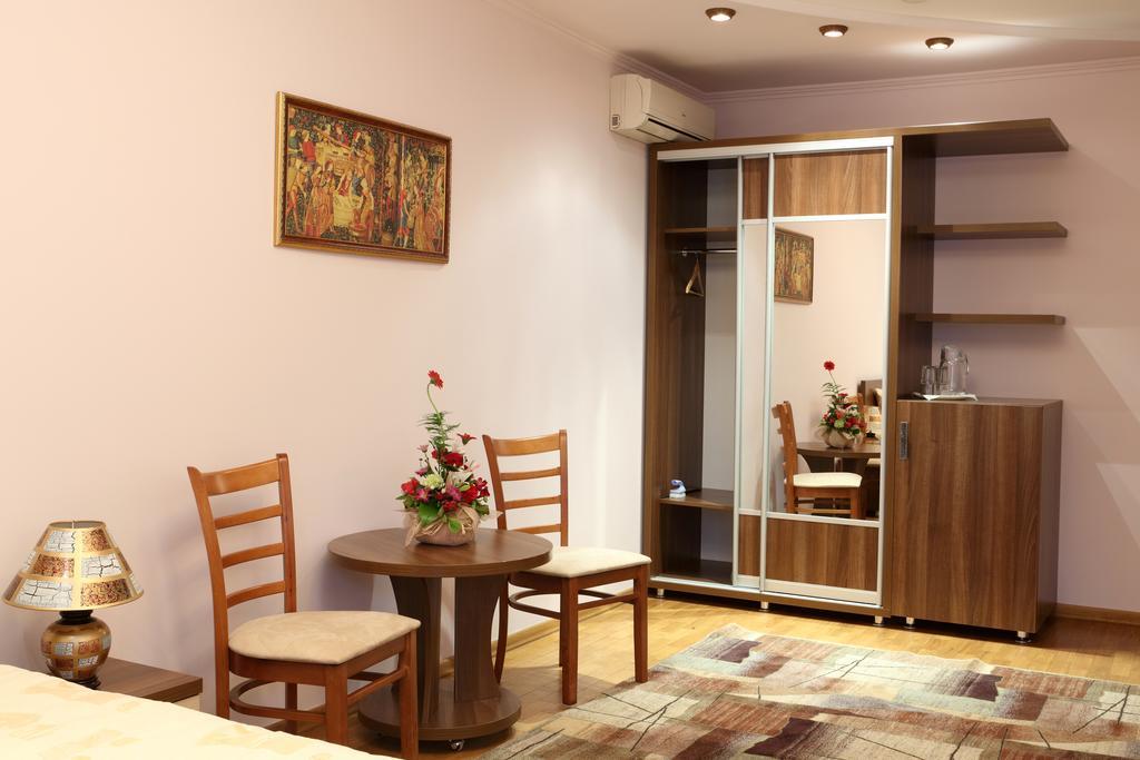 Hotel Bachus Kisinyov Szoba fotó